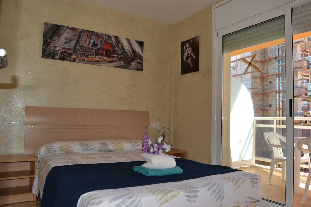 דירות Fabuloso Apartamento Familiar Con Piscina En סאלו מראה חיצוני תמונה